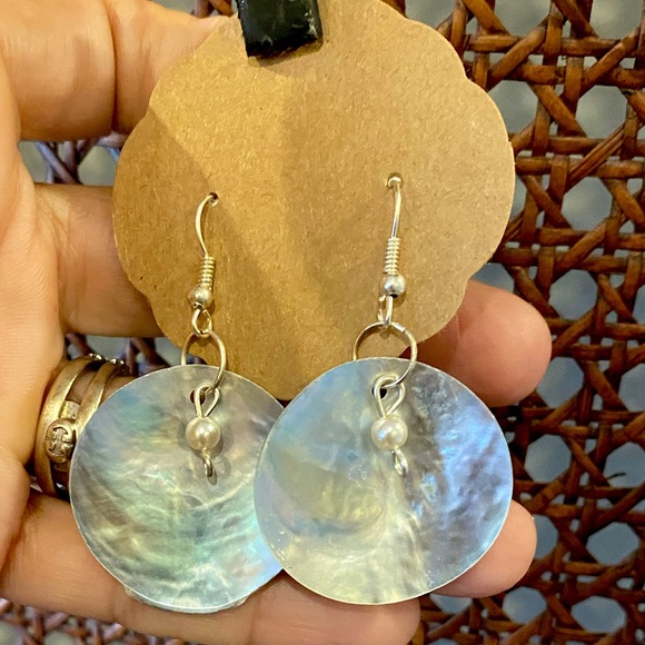 Hand crafted Mother of Pearl earrings - Picture 1 of 1